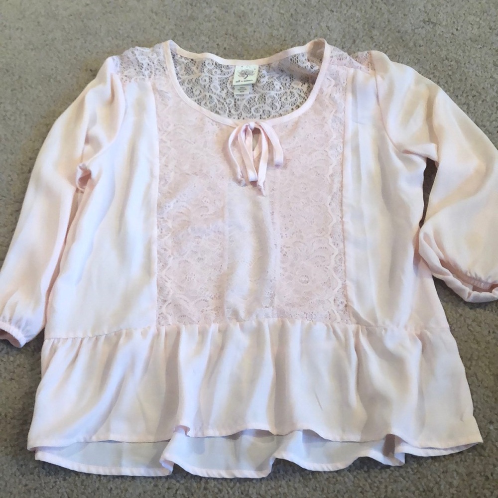 Self Esteem brand blouse. Lace overlay in the middle front section